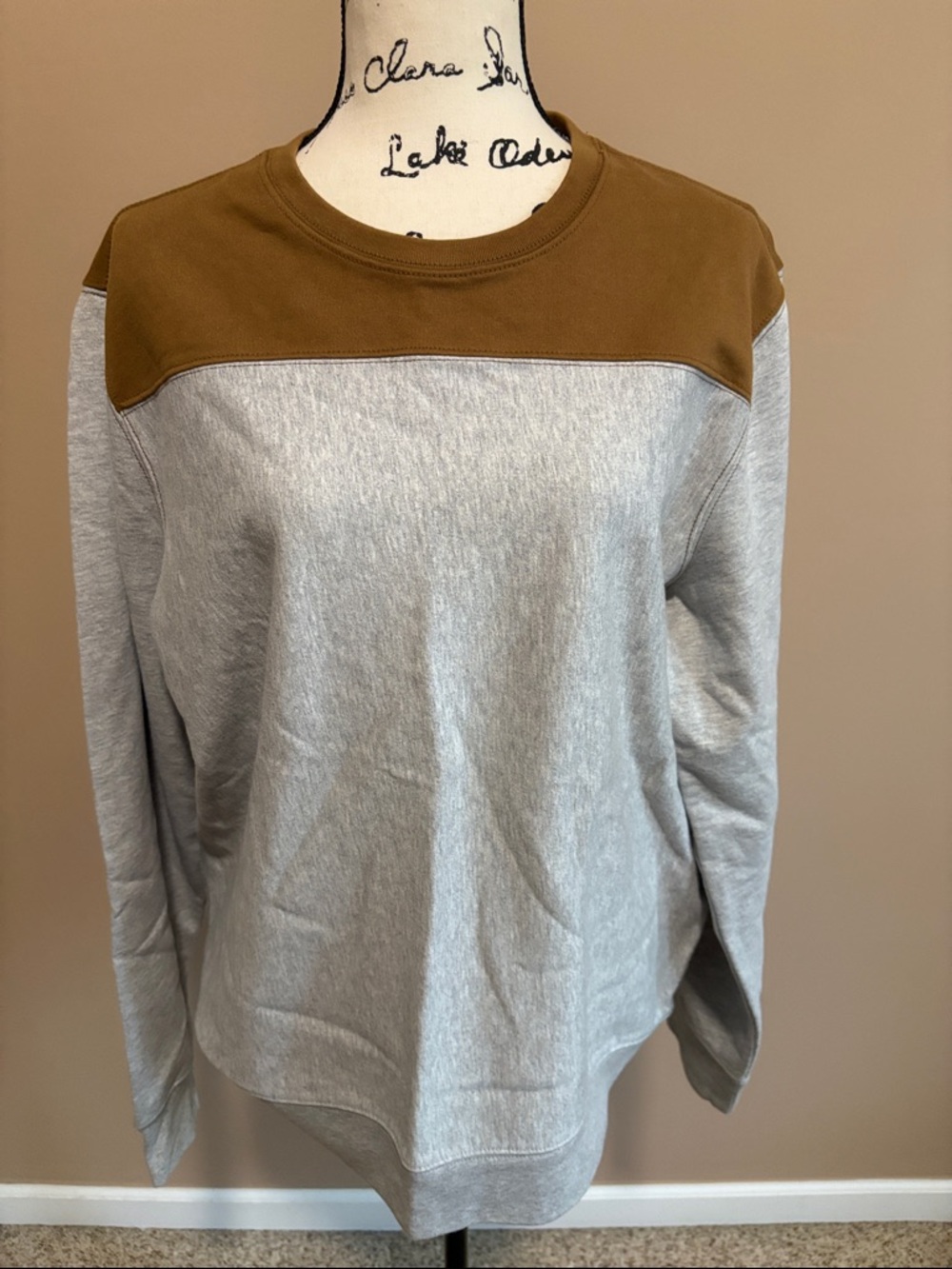 GAP Colorblock Sweatshirt - size XL